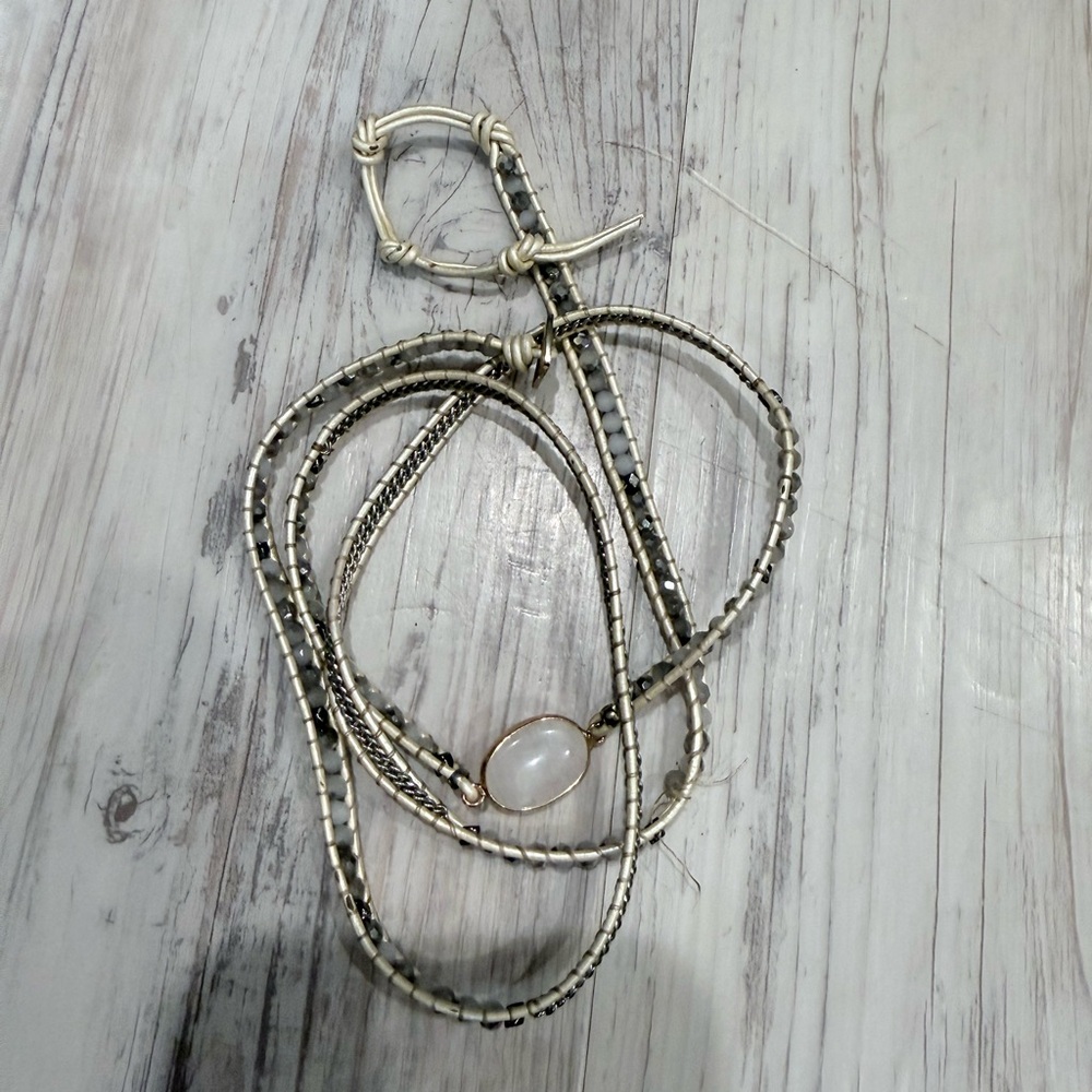 Elegant White and Gold Women's Necklace